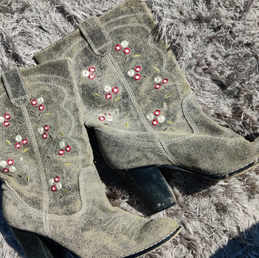 Green cowboy boots